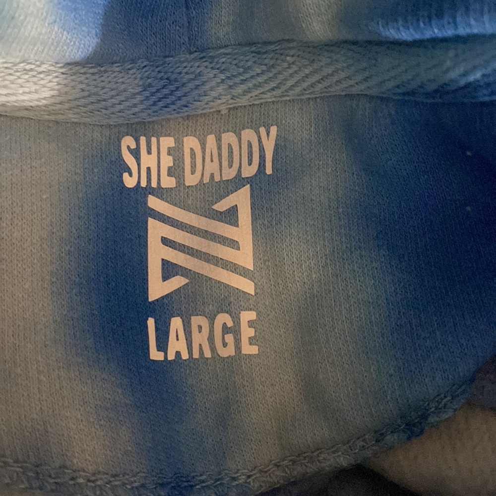 Queen Pullover Sweater (Nwot) - image 3